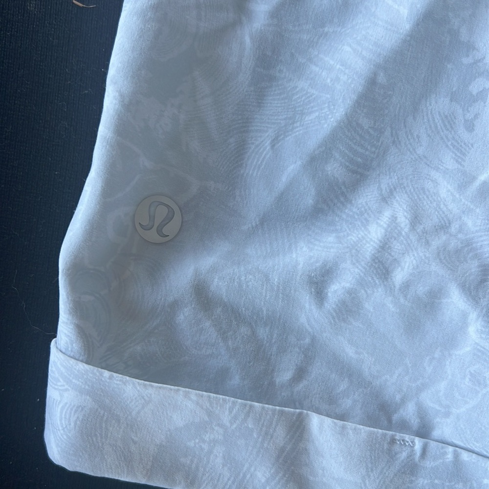 Lululemon Light Grey Pattern Shorts - image 6